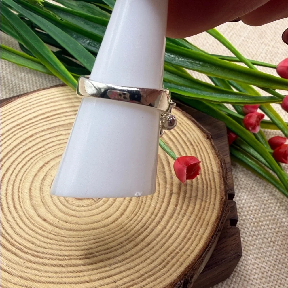 Chic Silver Beaded Women's Ring 7.5 (925)